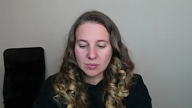 Snapshot of Darklure_ chatting on 10-20-25, 04:40 Darklure  online show from 10-20-25, 04:40