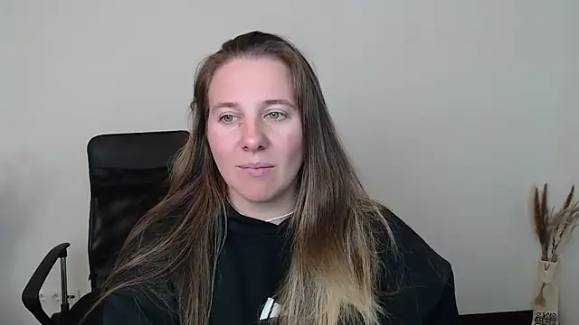 Snapshot of Darklure_ chatting on 10-31-25, 02:51 Darklure  online show from 10-31-25, 02:51