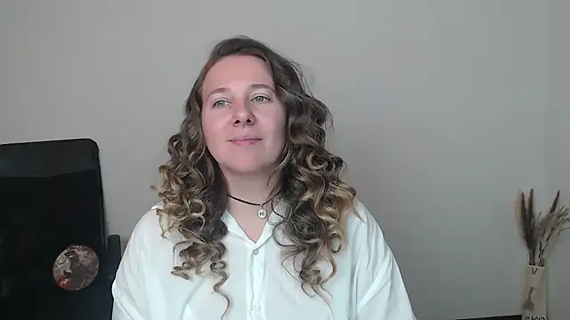 Snapshot of Darklure_ chatting on 11-01-25, 06:43 Darklure  online show from 11-01-25, 06:43