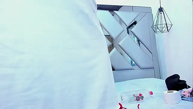 Lorenn Hill online show from 11-20-25, 01:00