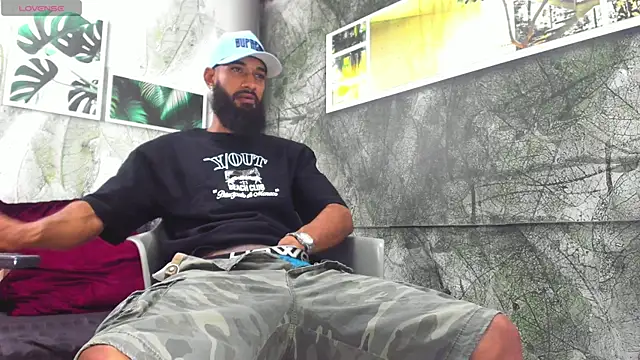Snapshot of Damian_Shakur chatting on 06-15-26, 01:57 Damian Shakur online show from 06-15-26, 01:57