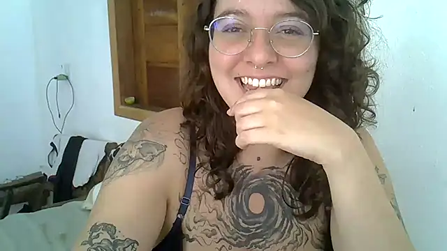 Blue Liz online show from 11-15-25, 06:59