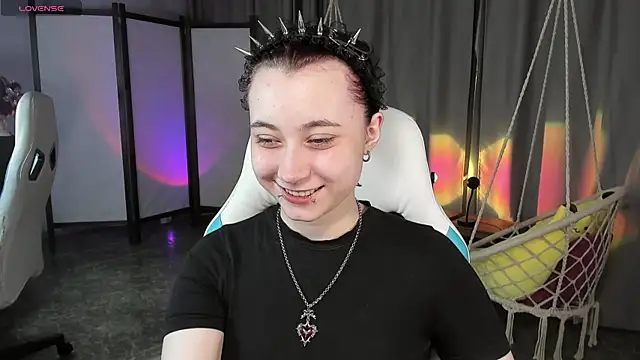 ClaraParks online show from 04-21-26, 07:17