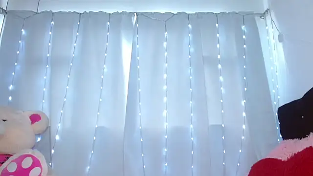 Charlothe Wright online show from 03-15-26, 04:24