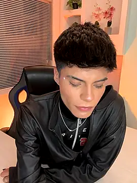 Dulcey  online show from 10-23-25, 04:34