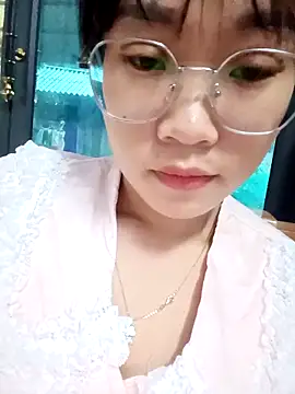 Snapshot of Maimai00 chatting on 09-30-25, 01:43 Maimai00 online show from 09-30-25, 01:43