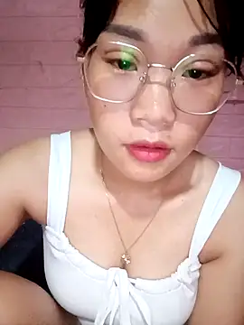 Snapshot of Maimai00 chatting on 10-05-25, 12:42 Maimai00 online show from 10-05-25, 12:42