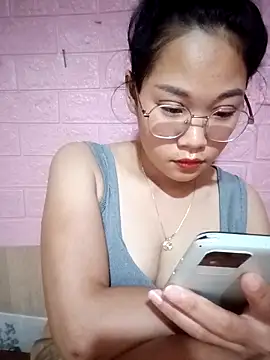 Snapshot of Maimai00 chatting on 10-08-25, 03:26 Maimai00 online show from 10-08-25, 03:26