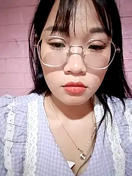 Snapshot of Maimai00 chatting on 10-17-25, 12:52 Maimai00 online show from 10-17-25, 12:52