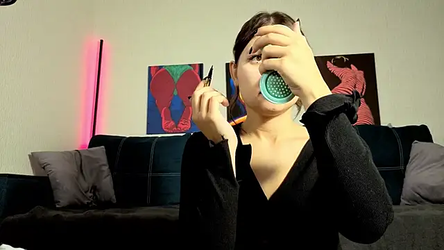 TrixiBell online show from 09-18-25, 04:36