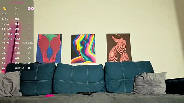 TrixiBell online show from 11-25-25, 04:56