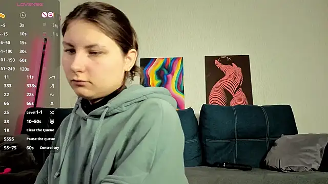 TrixiBell online show from 04-21-26, 04:08