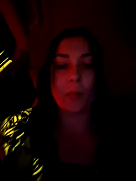 Snapshot of SaraViss20 chatting on 10-17-25, 05:04 SaraViss20 online show from 10-17-25, 05:04