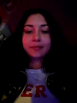 Snapshot of SaraViss20 chatting on 01-12-26, 05:18 SaraViss20 online show from 01-12-26, 05:18