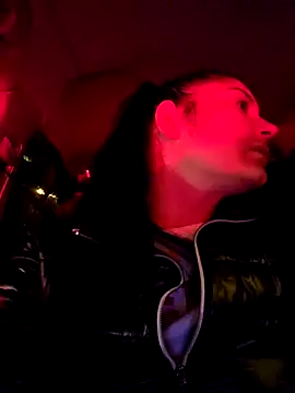 Snapshot of SaraViss20 chatting on 01-14-26, 06:24 SaraViss20 online show from 01-14-26, 06:24