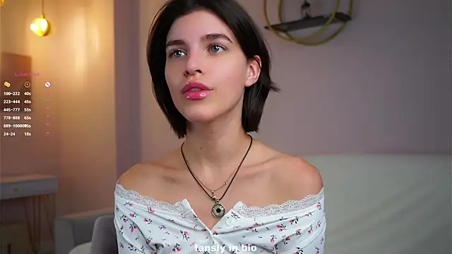 Snapshot of EleneButton chatting on 11-08-25, 01:06 EleneButton online show from 11-08-25, 01:06