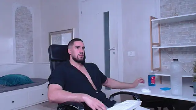 Snapshot of IvanHydee chatting on 09-12-25, 04:45 IvanHydee online show from 09-12-25, 04:45