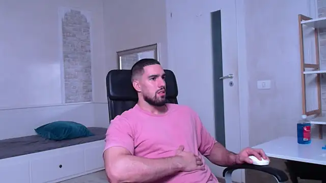 Snapshot of IvanHydee chatting on 09-13-25, 04:34 IvanHydee online show from 09-13-25, 04:34