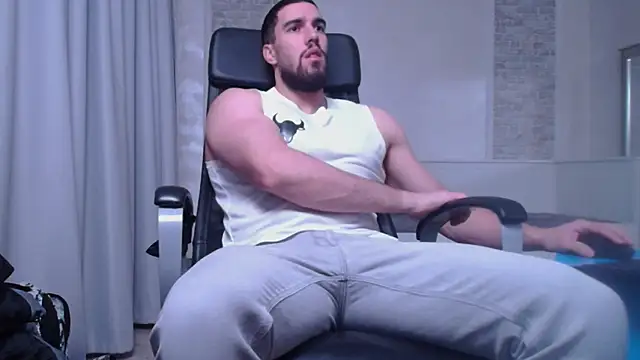 Snapshot of IvanHydee chatting on 10-05-25, 04:55 IvanHydee online show from 10-05-25, 04:55