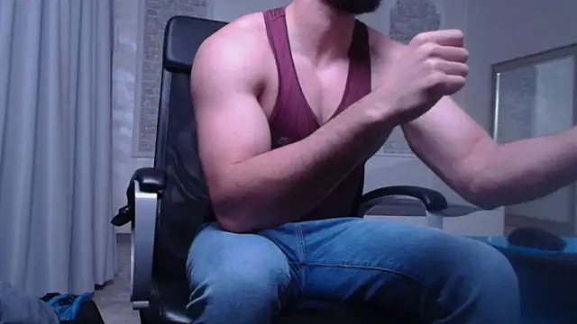 Snapshot of IvanHydee chatting on 10-06-25, 04:43 IvanHydee online show from 10-06-25, 04:43