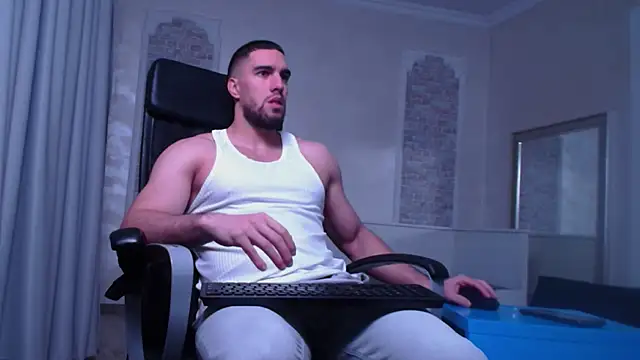 Snapshot of IvanHydee chatting on 10-11-25, 04:55 IvanHydee online show from 10-11-25, 04:55