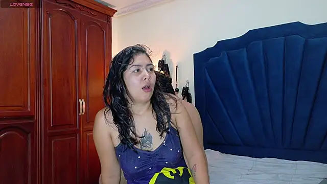 Snapshot of RoxyandAron2 chatting on 05-19-26, 12:11 RoxyandAron2 online show from 05-19-26, 12:11