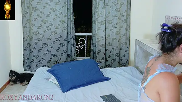 Snapshot of RoxyandAron2 chatting on 06-13-26, 01:36 RoxyandAron2 online show from 06-13-26, 01:36