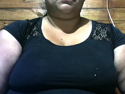 Snapshot of MARRENTINHA34 chatting on 10-21-25, 04:41 MARRENTINHA34 online show from 10-21-25, 04:41