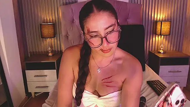 Snapshot of Bonnali_lune chatting on 10-10-25, 10:31 Bonnali lune online show from 10-10-25, 10:31