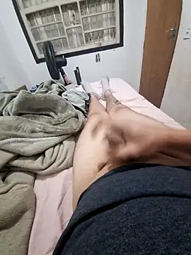 Snapshot of feehzungi0000 chatting on 11-16-25, 02:50 feehzungi0000 online show from 11-16-25, 02:50