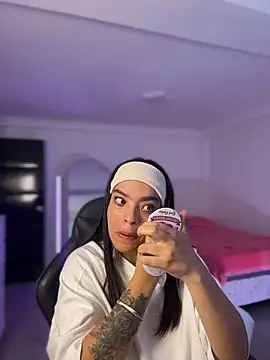 JuanitaMore01 online show from 06-04-26, 10:27