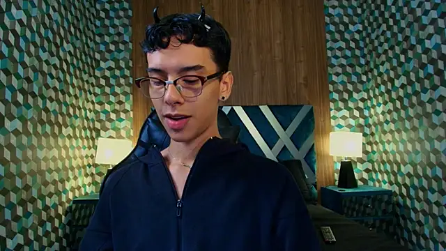 Snapshot of Aiden_Royce chatting on 10-12-25, 08:41 Aiden Royce online show from 10-12-25, 08:41