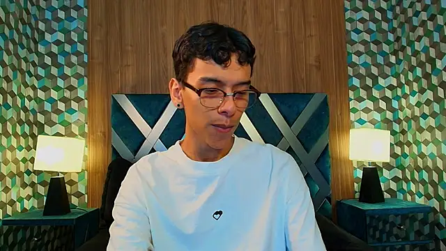 Snapshot of Aiden_Royce chatting on 10-15-25, 05:07 Aiden Royce online show from 10-15-25, 05:07