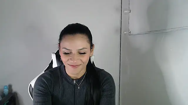 Snapshot of JessGarcia chatting on 11-19-25, 02:50 JessGarcia online show from 11-19-25, 02:50