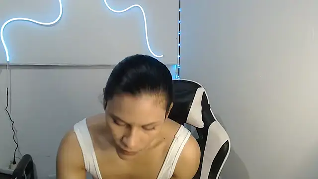 Snapshot of JessGarcia chatting on 12-03-25, 01:09 JessGarcia online show from 12-03-25, 01:09