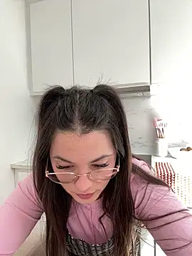 Snapshot of liloush__ chatting on 05-17-26, 01:51 liloush online show from 05-17-26, 01:51