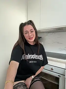 Snapshot of liloush__ chatting on 05-19-26, 06:36 liloush online show from 05-19-26, 06:36