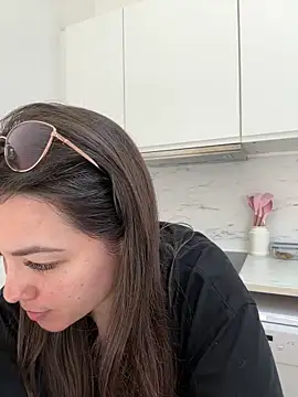Snapshot of liloush__ chatting on 05-20-26, 10:43 liloush online show from 05-20-26, 10:43