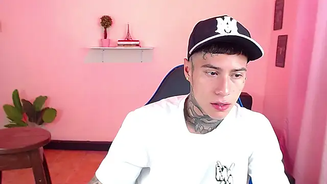 Snapshot of setthomas chatting on 10-09-25, 02:37 setthomas online show from 10-09-25, 02:37