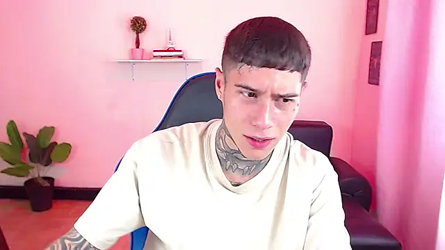 Snapshot of setthomas chatting on 11-10-25, 02:38 setthomas online show from 11-10-25, 02:38