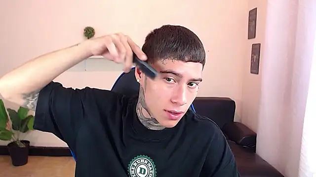 Snapshot of setthomas chatting on 11-18-25, 02:54 setthomas online show from 11-18-25, 02:54