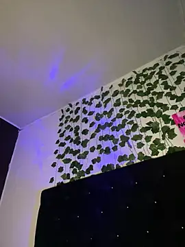 Snapshot of Liawood1 chatting on 09-17-25, 10:11 Liawood1 online show from 09-17-25, 10:11