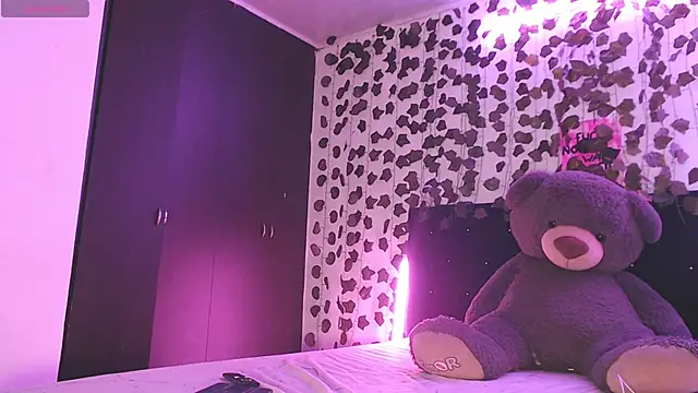 Snapshot of Liawood1 chatting on 09-29-25, 10:25 Liawood1 online show from 09-29-25, 10:25