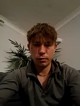 Snapshot of cameron334 chatting on 06-05-26, 01:01 cameron334 online show from 06-05-26, 01:01