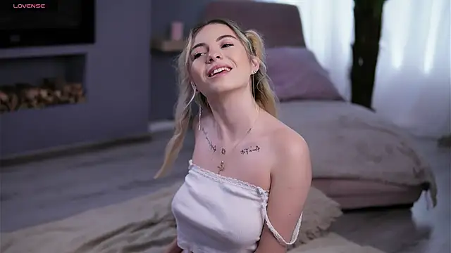 ElsaSolace online show from 11-22-25, 03:55