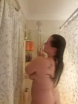 Snapshot of RosieMilff chatting on 11-06-25, 06:53 RosieMilff online show from 11-06-25, 06:53