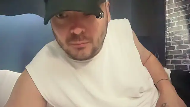 Snapshot of rough1985 chatting on 09-23-25, 04:54 rough1985 online show from 09-23-25, 04:54