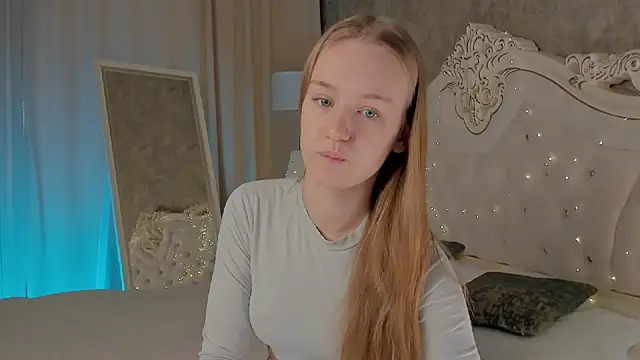 Snapshot of Lucy_Shaw chatting on 10-05-25, 08:56 Lucy Shaw online show from 10-05-25, 08:56