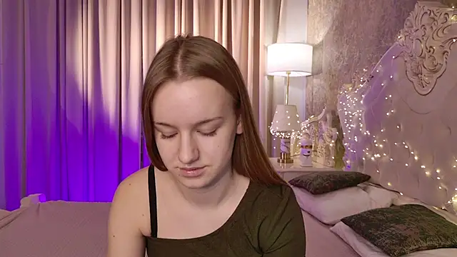 Snapshot of Lucy_Shaw chatting on 11-22-25, 06:34 Lucy Shaw online show from 11-22-25, 06:34