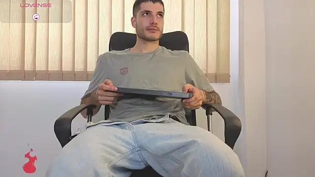 Snapshot of Rafael_Mendezz chatting on 05-27-26, 09:01 Rafael Mendezz online show from 05-27-26, 09:01